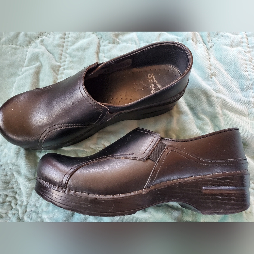 Dansko Black Leather Professional Clogs 39